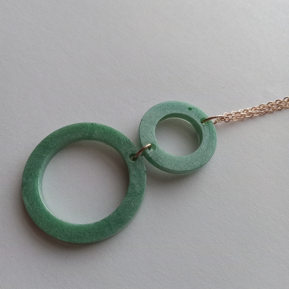 5/$50 2 circles green resin necklace - Picture 4 of 6